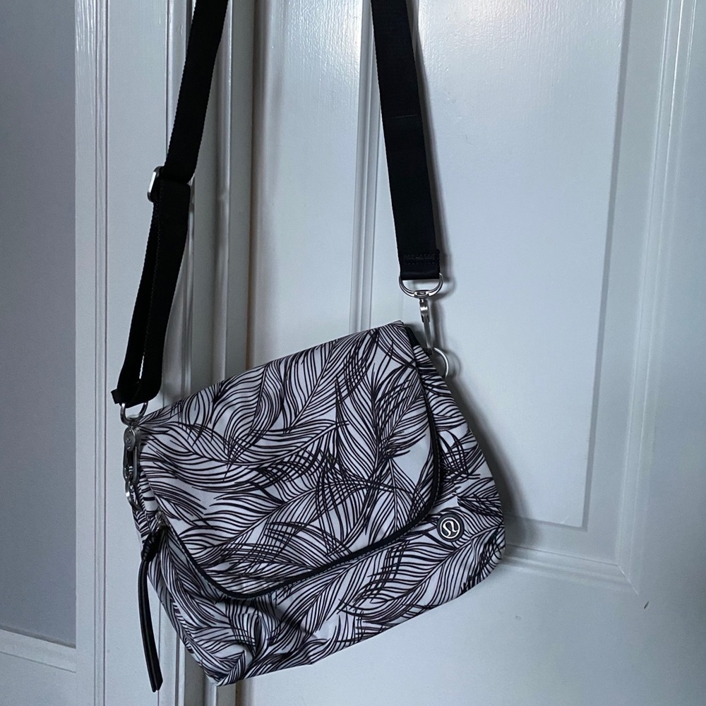 lululemon crossbody purse